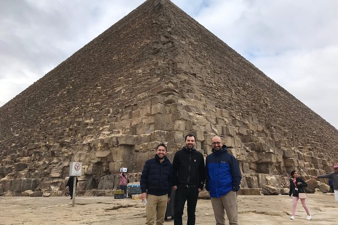 4 Hour Giza Pyramids & Sphinx Tour - Meeting your guide and leaving Cairo