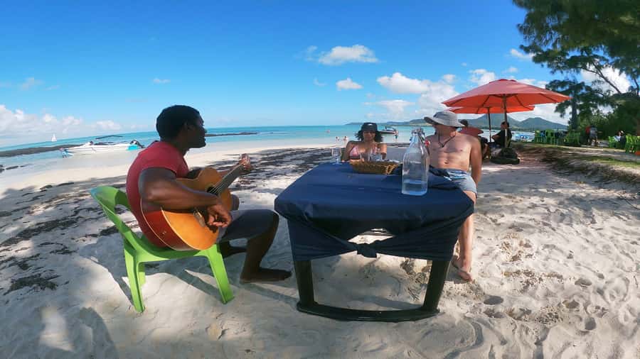 5 Islands Speedboat w/Snorkeling Sea Turtle + Lunch & Drinks - A full day across Mauritius’s east coast