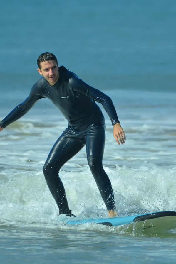 Agadir: Beginner Surf Lesson – Equipment Included - Who should book this surf session?