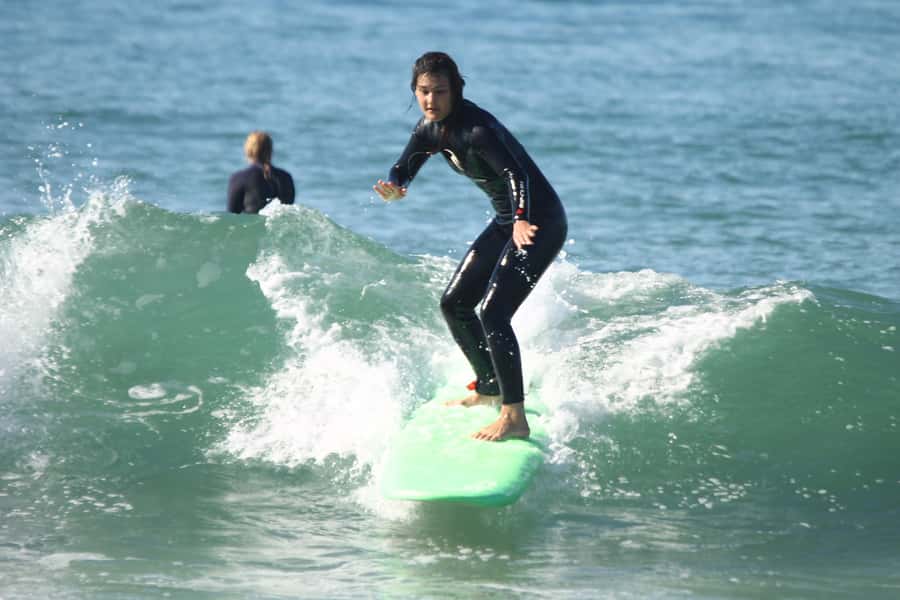 Agadir: Taghazout Beach Surf Lesson with Lunch and Transfer - The first 2 hours and 30 minutes: sand, safety, and waves