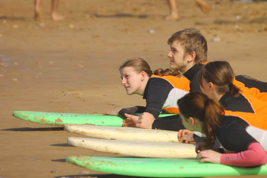 Agadir: Taghazout Beach Surf Lesson with Lunch and Transfer - The afternoon session and changing wave conditions