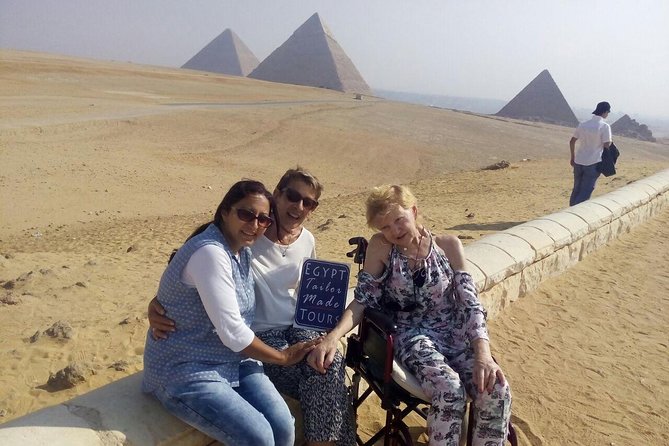 All Inclusive: Day Tour to Giza Pyramids, Saqqara and Dahshur - Giza Plateau: three royal pyramids and one famous guardian
