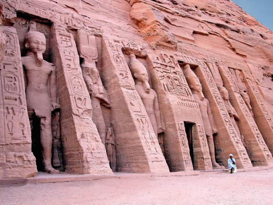 Aswan: Abu Simbel Group Tour with Guide and Entrance Fees - Who should book this Aswan excursion?