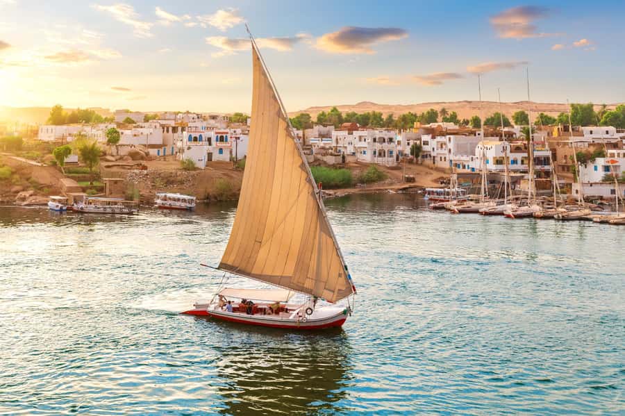 Aswan: Felucca Ride on The Nile River with an Egyptian Meal - Boarding the felucca and settling into the ride