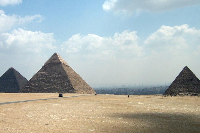 Best Two-Day Private Guided City Tour of Cairo Giza and Saqqara - Day 1 at Giza: the pyramids and Sphinx