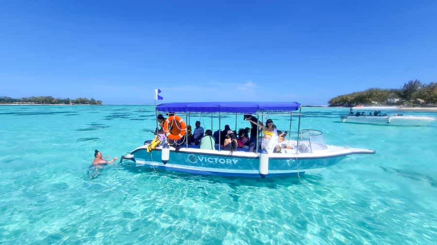 Blue Bay: Blue Bay Glass Bottom Boat Visit and Snorkeling - Forty-five minutes of snorkeling in Blue Bay Marine Park