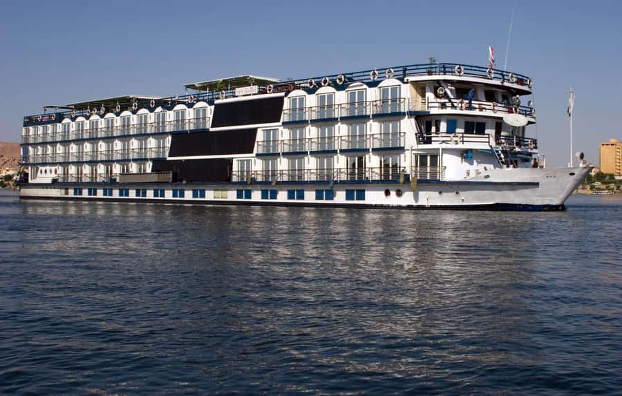 Cairo: 6-Day Egypt Tour with Flights and Nile Cruise - Luxor brings temples and a Nile departure