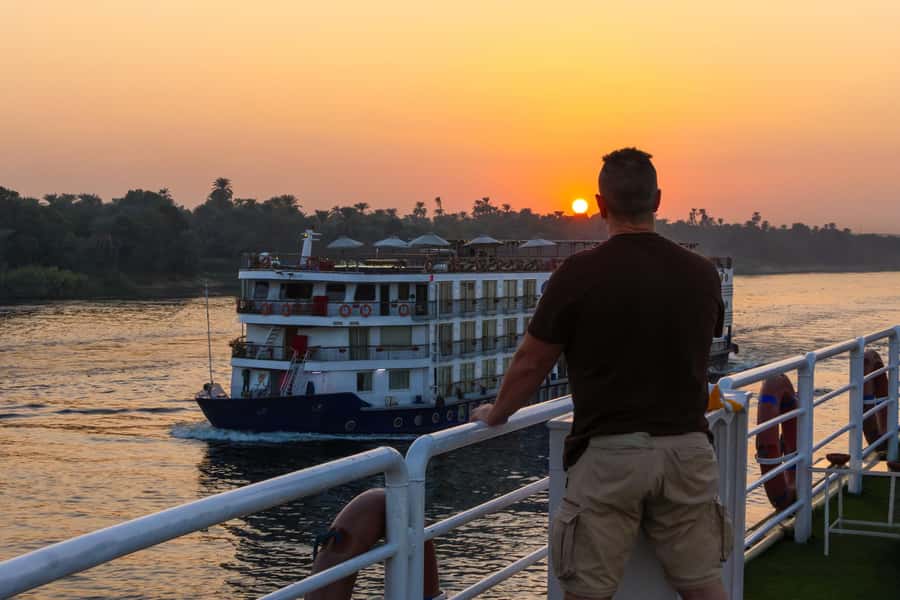 Cairo: 8-Day Private Egypt Tour with Flights and Nile Cruise - Day 5: Horse carriage to Edfu and a slow sail toward Luxor