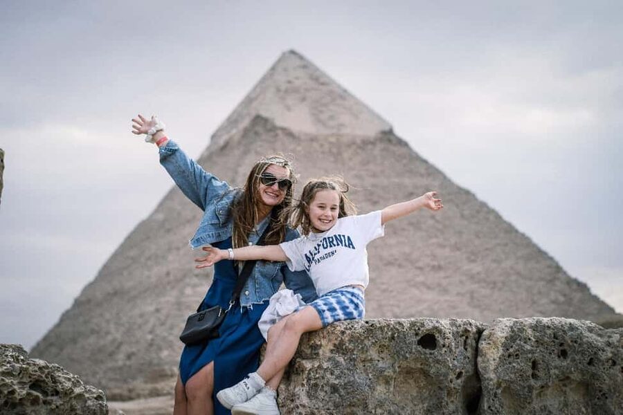 Cairo Day Tour: Pyramids, Museum, Camel Ride & Local Lunch - Meeting the Pyramids of Khufu, Khafre, and Menkaure