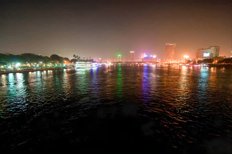 Cairo: Dinner Cruise on the Nile River with Entertainment - Guide service and language options