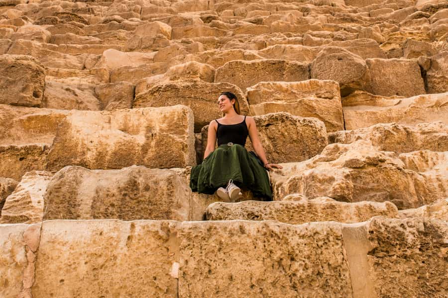 Cairo: Egyptian Museum, Pyramids & Bazaar Tour - Khan el-Khalili: Cairo’s old market after a long day