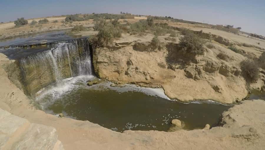 Cairo: Fayoum, Wadi El Rayan, and Wadi al Hitan 4x4 Tour - Wadi El Rayan’s lakes and waterfalls