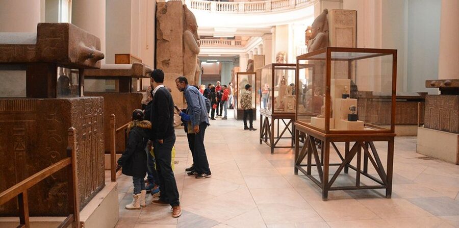 Cairo/Giza: Guided Pyramids, Sphinx and Egyptian Museum Tour - Shopping stops and how to protect your time
