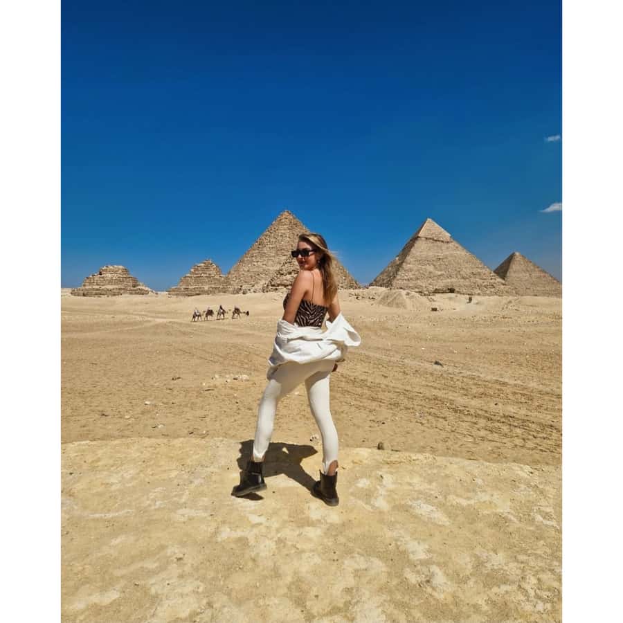 Cairo: Giza Pyramids & Grand Egyptian Museum Tour with Lunch - Entering the Grand Egyptian Museum