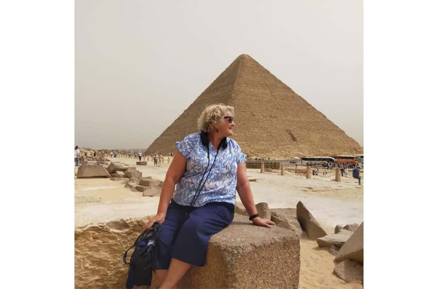 Cairo: Giza Pyramids & Grand Egyptian Museum Tour with Lunch - Seeing the Great Pyramid and its neighbors