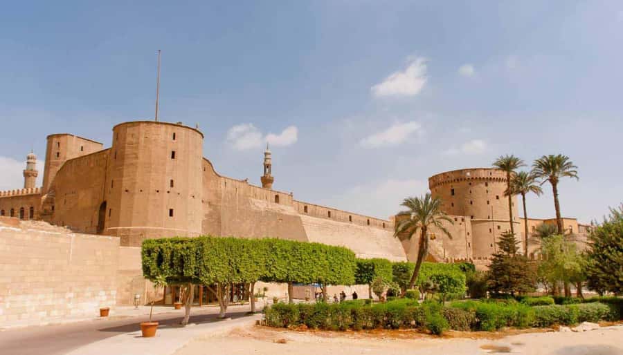 Cairo/Giza: Saladin Citadel, Egyptian Museum, & Bazaar Tour - Lunch adds a taste of everyday Egypt