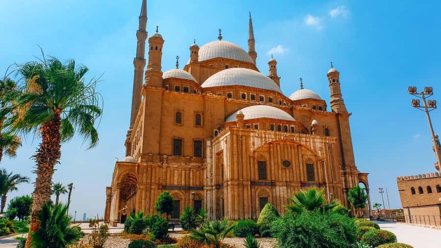 Cairo/Giza: Saladin Citadel, Egyptian Museum, & Bazaar Tour - Guide quality and language choices
