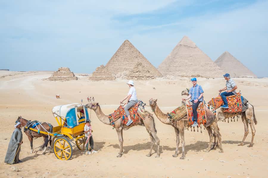 Cairo: Half Day Pyramids Tour by Camel or Horse Carriage - Heat, clothing, and practical comfort