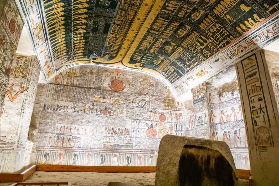 Cairo: Private Luxor Day Tour with Entrance fees by Flights - Guides and private service