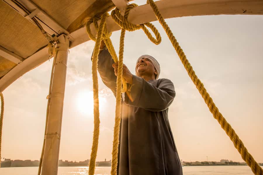 Cairo: Pyramids and Sphinx Tour with River Nile Felucca Ride - Guides, languages, and the human side of the tour