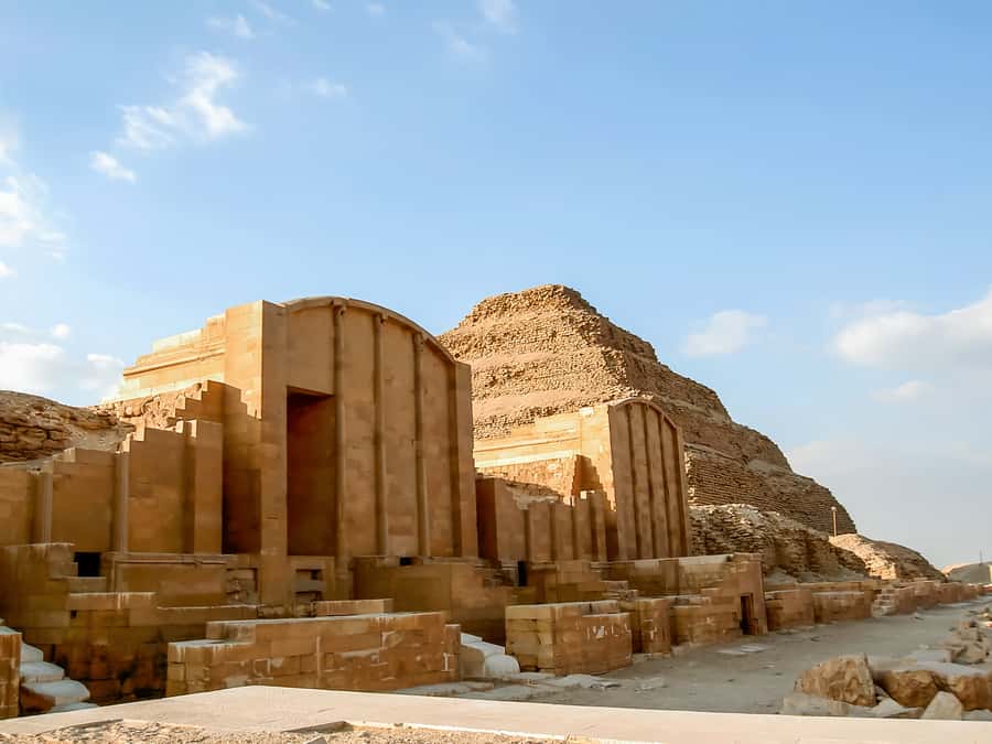Cairo: Pyramids, Sakkara & Memphis Tour with Lunch - Giza Pyramids and the Sphinx: the essential three hours