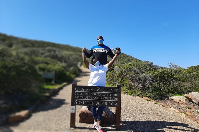 Cape of Good Hope & Boulder Penguins Full-Day Tour from Cape Town - Hout Bay offers a choice between the harbor and the seals