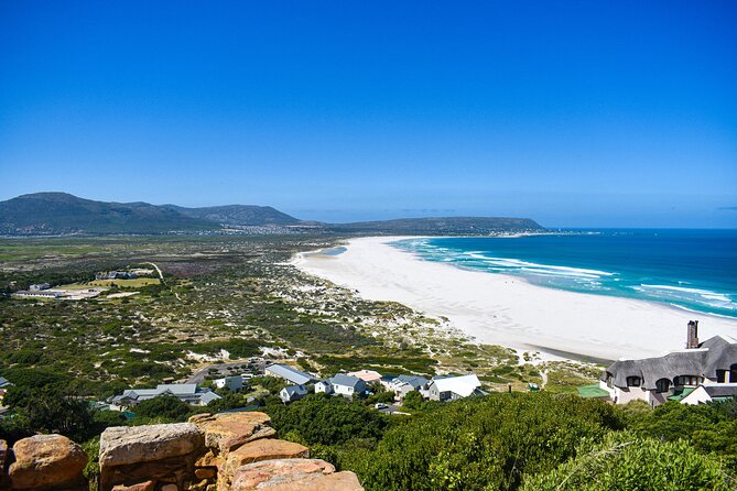 Cape of Good Hope & Boulder Penguins Full-Day Tour from Cape Town - Simon’s Town provides lunch and a pause
