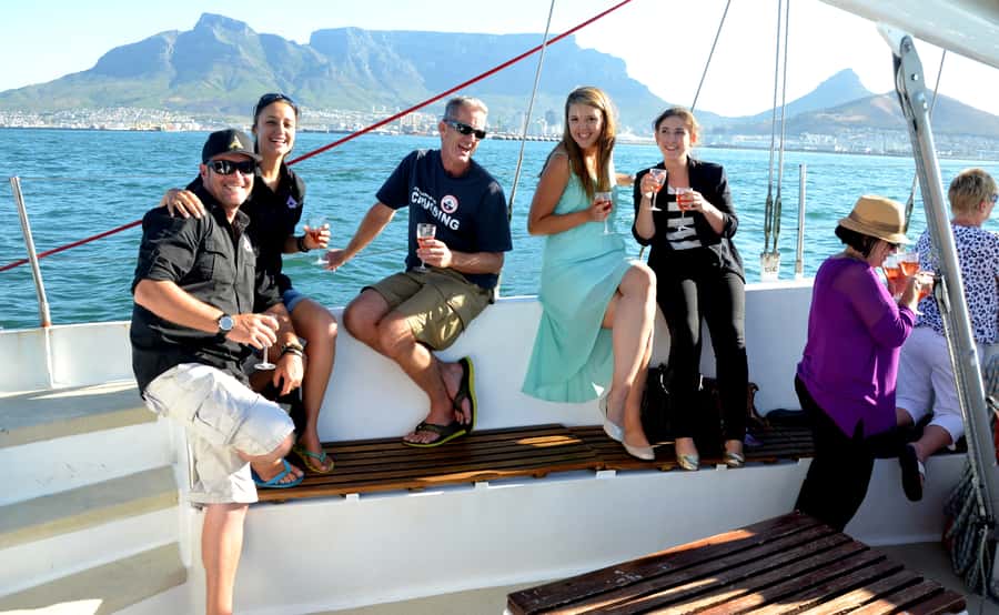 Cape Town: 1-Hour Pre-Sunset Champagne Cruise - The first views: harbor, city, and Table Mountain