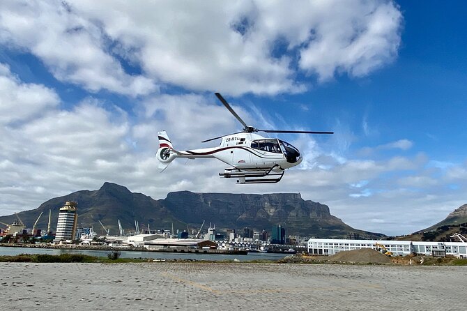Cape Town: 25min Helicopter Flight with Complimentary Boat Cruise - Table Mountain is the opening act