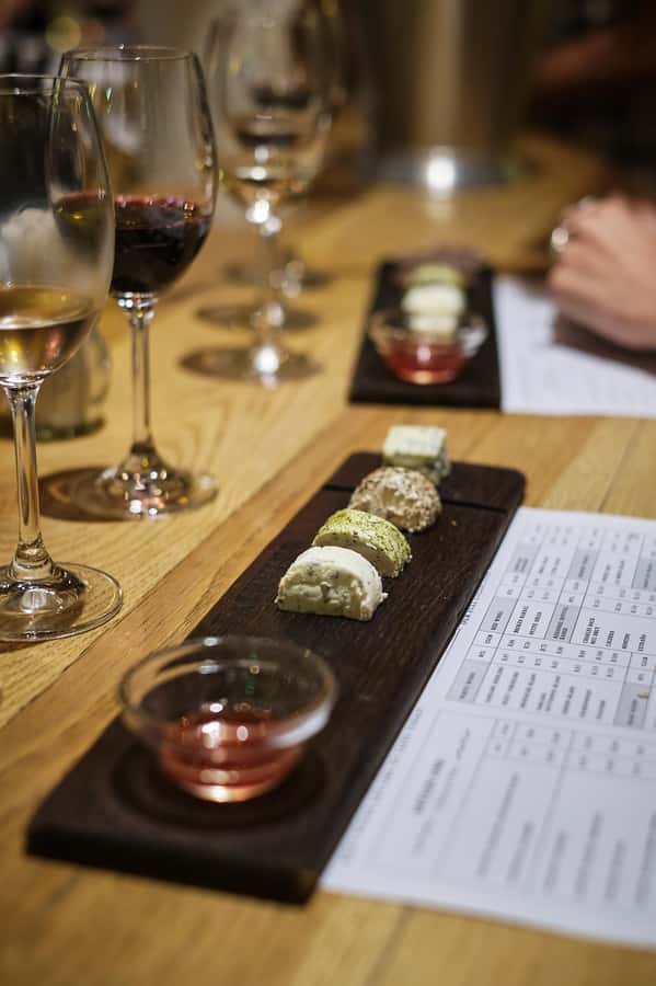 Cape Town: Full-Day Winelands Tour with Wine Tastings & Food - The guide makes or breaks the day