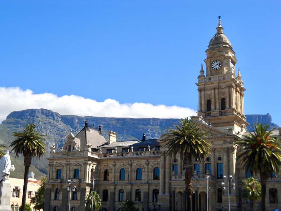 Cape Town: Guided Half-Day City Tour with Table Mountain - V&A Waterfront and the Atlantic beaches