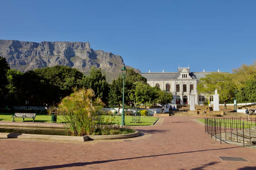 Cape Town: Guided Half-Day City Tour with Table Mountain - Small details that improve the experience