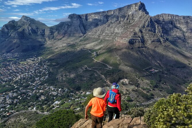 Cape Town: Lion's Head Sunrise/Sunset Hike - The guide’s role on a dark trail