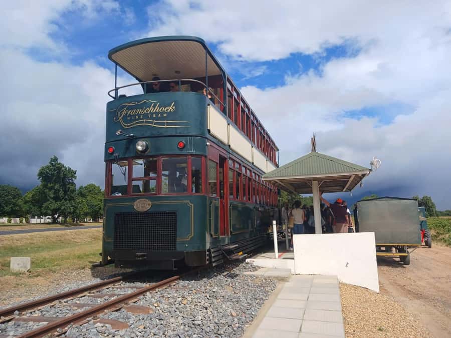 Cape Town: Stellenbosch, Franschhoek, Wine Tasting and Tram - Zevenwacht starts the tasting with cheese