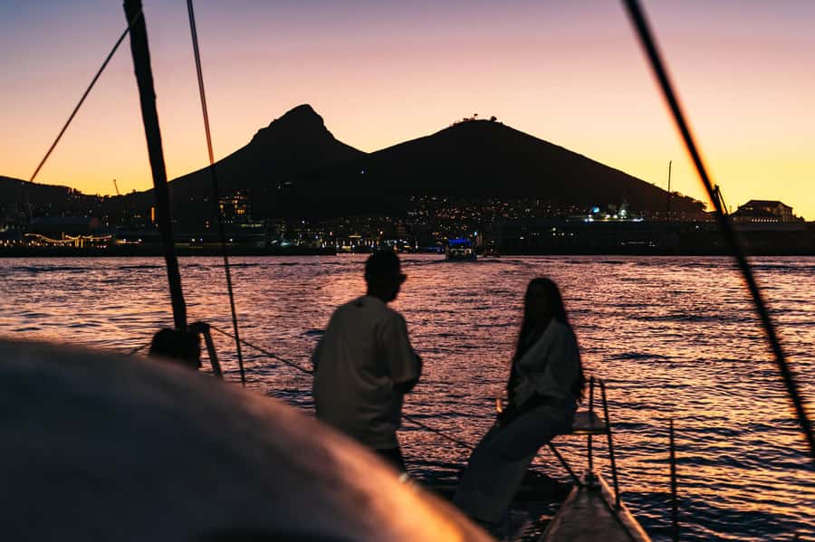 Cape Town: Sunset Catamaran Cruise on Table Bay with Bubbles - Why the sunset looks better from Table Bay