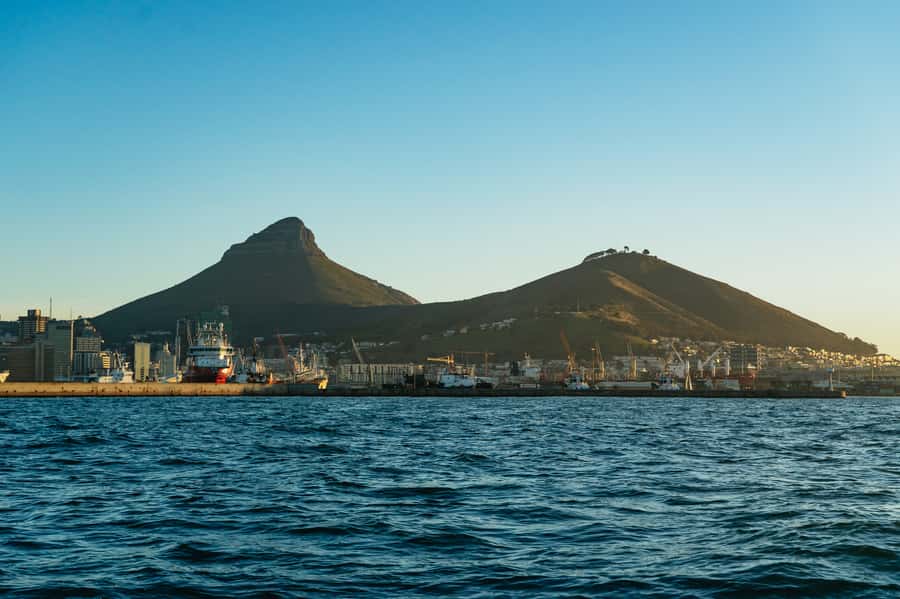 Cape Town: Sunset Champagne Cruise and 3-Course Dinner - Sailing across Table Bay at sunset