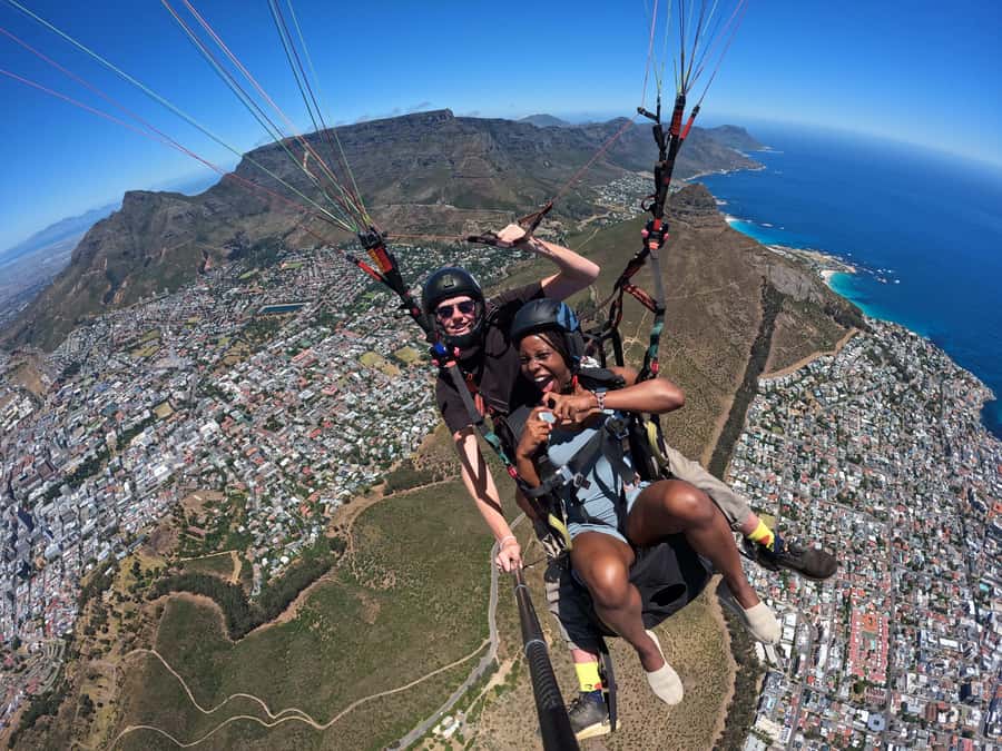 Cape Town: Tandem Paragliding with views of Table Mountain - Sea Point or Camps Bay landing