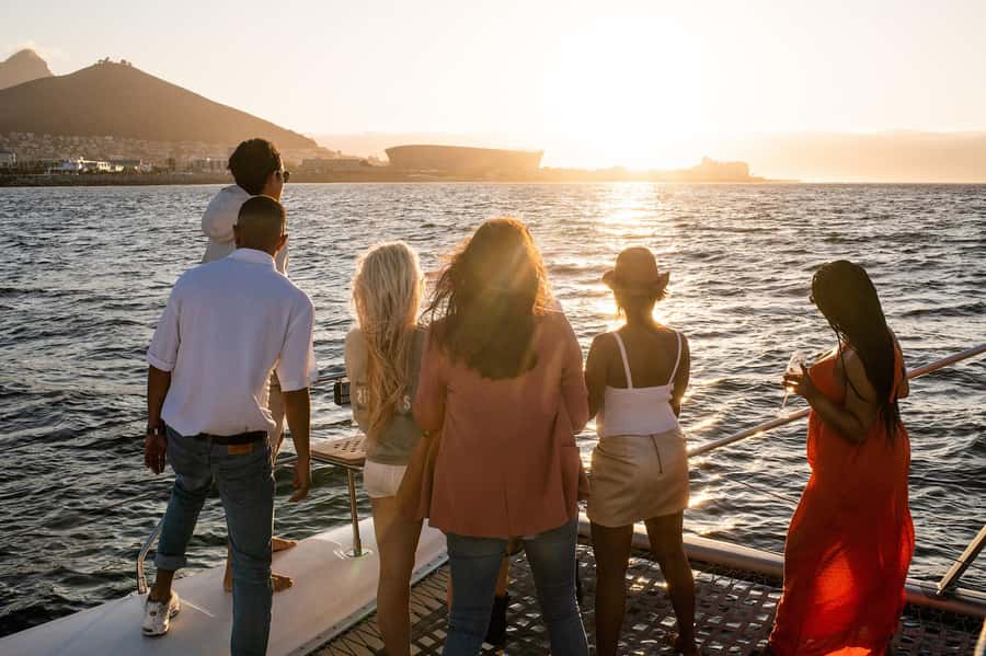 Cape Town: V&A Waterfront Gin Voyage Cruise - A one-hour route with mountain and ocean views
