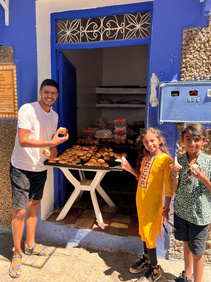 Chefchaouen: Hidden Gems Guided Tour with Mint Tea - Guides, languages, and group size