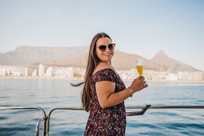 Cruise and Dine Lunch / Cape Town: Coastal Motor Cruise and 2-Course Lunch - What the two-and-a-half-hour outing actually includes