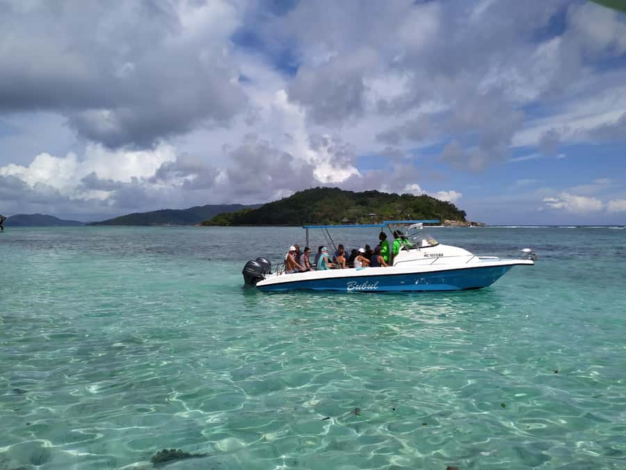 Curieuse Guided Tour, St Pierre, BBQ & 2 Snorkel Stops - Meeting the giant tortoises