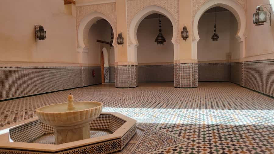 Day trip to meknes ,volubilis , moulay idris - How much help will your driver provide?