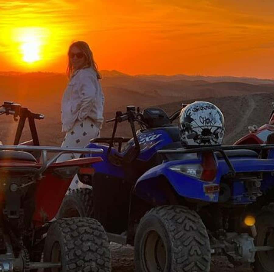 Dinner show in agafay Desert 1h quad bike & 20 min camels - Key points at a glance