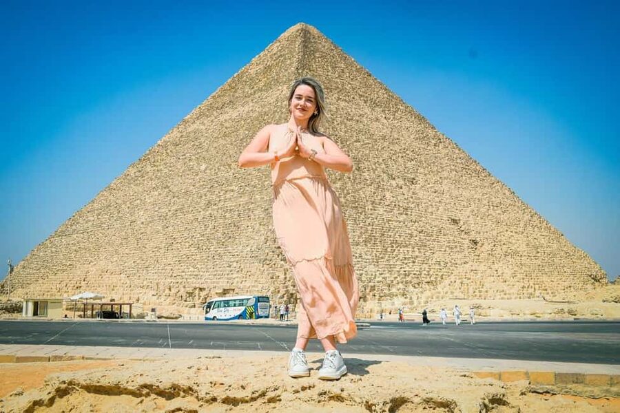 Discover Cairo: Pyramids, Museum & Sphinx Tour from Hurghada - The 1:00 AM start and the long road to Cairo