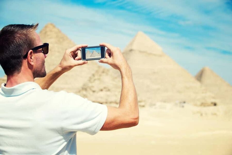 Discover Cairo: Pyramids, Museum & Sphinx Tour from Hurghada - What the guides add to the day
