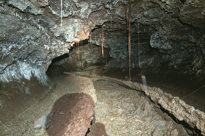 Discovery of the lava tubes 2004 of Piton de la Fournaise - Inside the 2004 Piton de la Fournaise flow