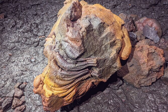 Discovery of the lava tubes 2004 of Piton de la Fournaise - What you see below the surface