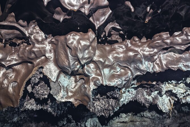 Discovery of the lava tubes 2004 of Piton de la Fournaise - Who will enjoy this most