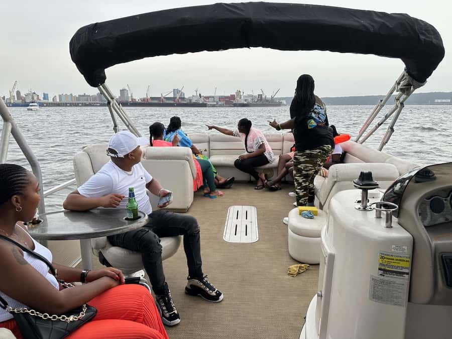 Durban: Pontoon Boat Harbor Cruise - The first minutes on the water