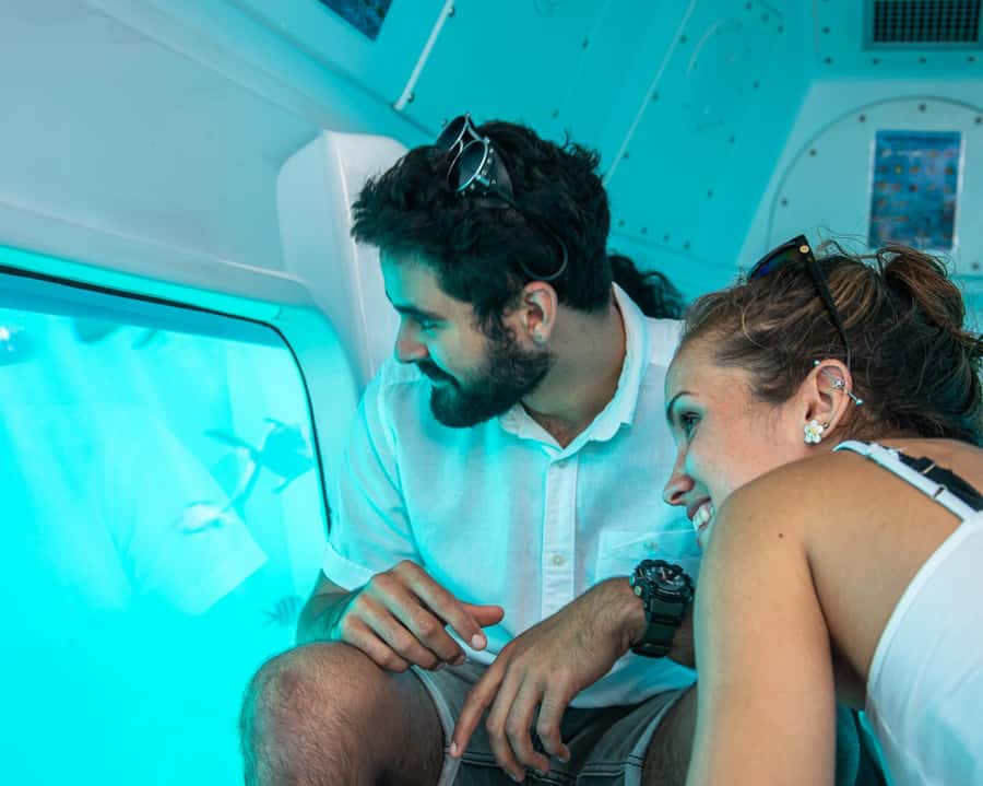 Eden Island: Semi-Submarine Tour in St. Anne Marine Park - The crew, guide languages, and level of service
